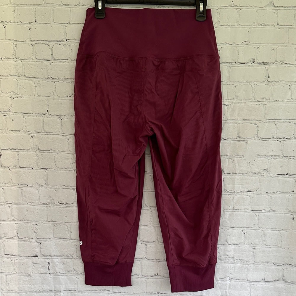 Lululemon Cropped Jogger Pants in Deep Berry size 8 - Picture 4 of 11